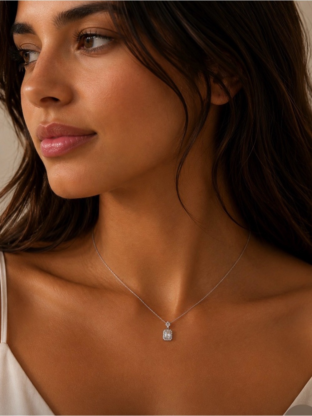 Elegant Silver Pendant Necklace